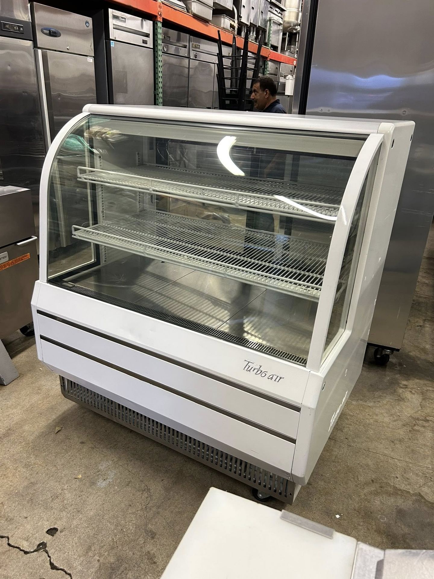 Turbo Air TCGB-48 48 1/2" Full Service Bakery Display Case w/ Curved Glass - (3) Levels, 115v - Image 3 of 8