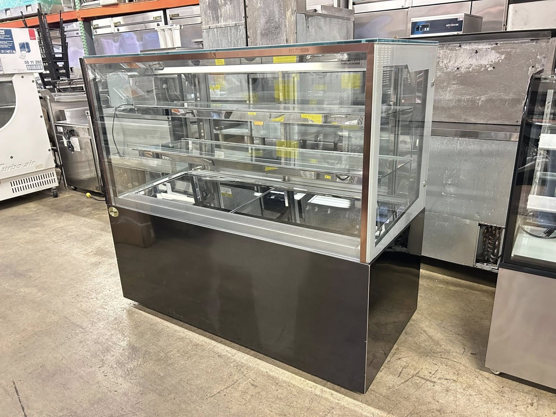 King 57" Straight Glass Refrigerated Bakery Display Case, Black - Image 3 of 8