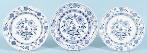 Speiseteller, 2 Stück und 1 Platte "Schwerter Meissen"