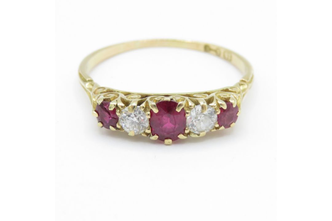 18ct gold ruby diamond five-stone ring (2.6g) Size S - Image 1 of 5