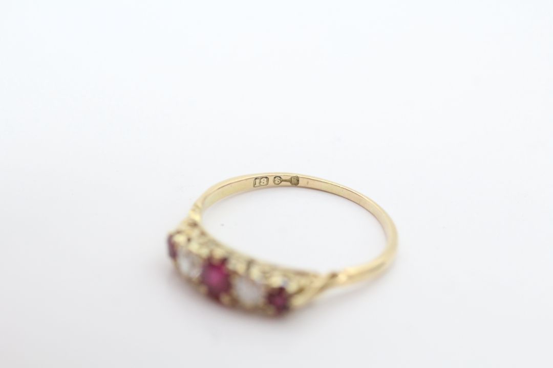 18ct gold ruby diamond five-stone ring (2.6g) Size S - Image 5 of 5