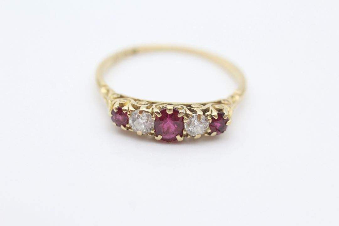 18ct gold ruby diamond five-stone ring (2.6g) Size S - Image 2 of 5