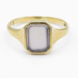 18ct gold chalcedony signet ring (3.1g) Size O 1/2