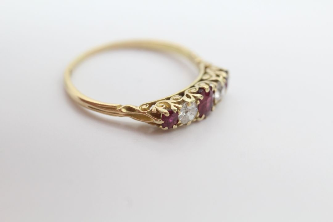 18ct gold ruby diamond five-stone ring (2.6g) Size S - Image 3 of 5