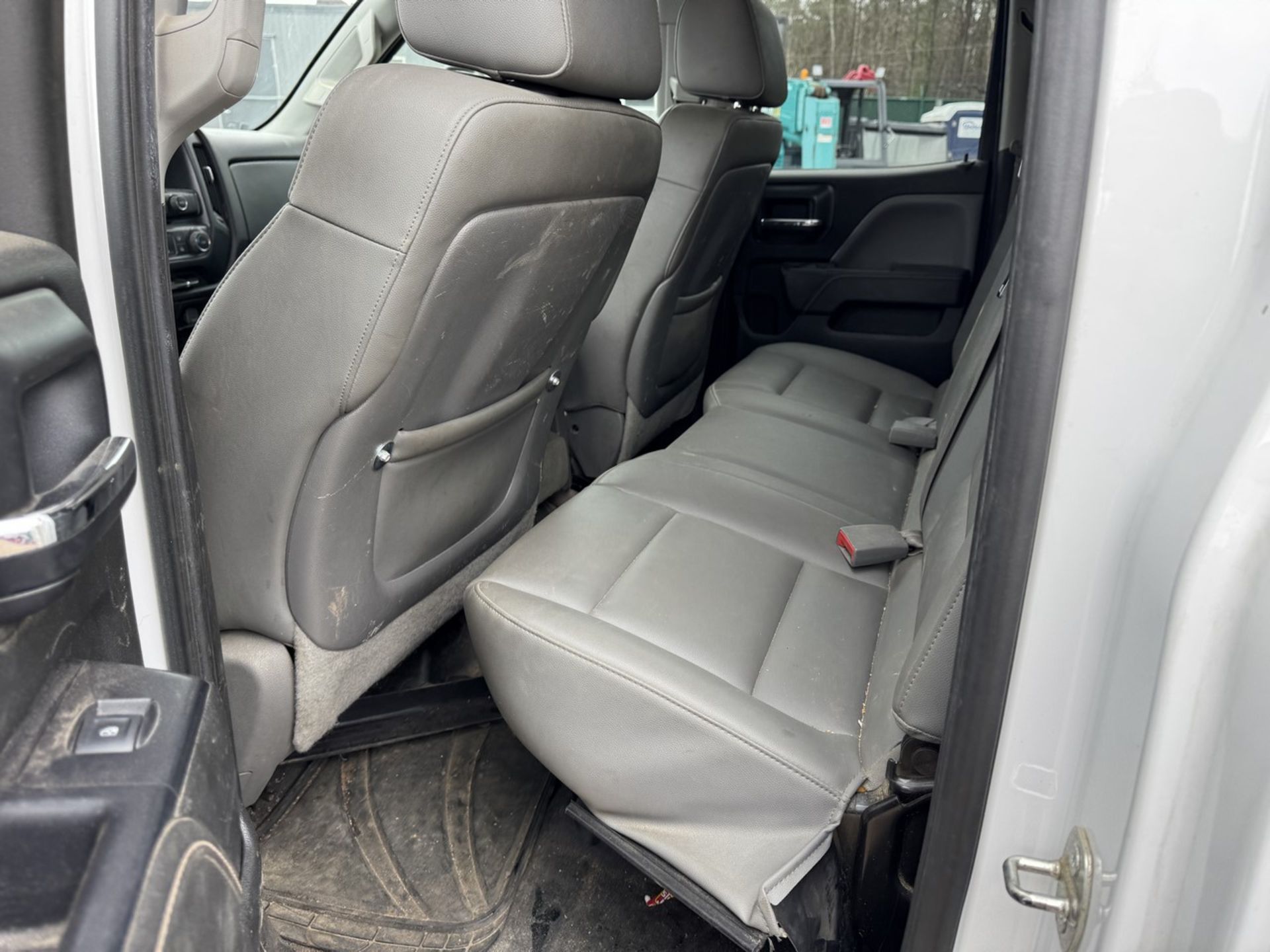 2015 GMC 3500HD Utility Bed 4x4 - Image 25 of 30