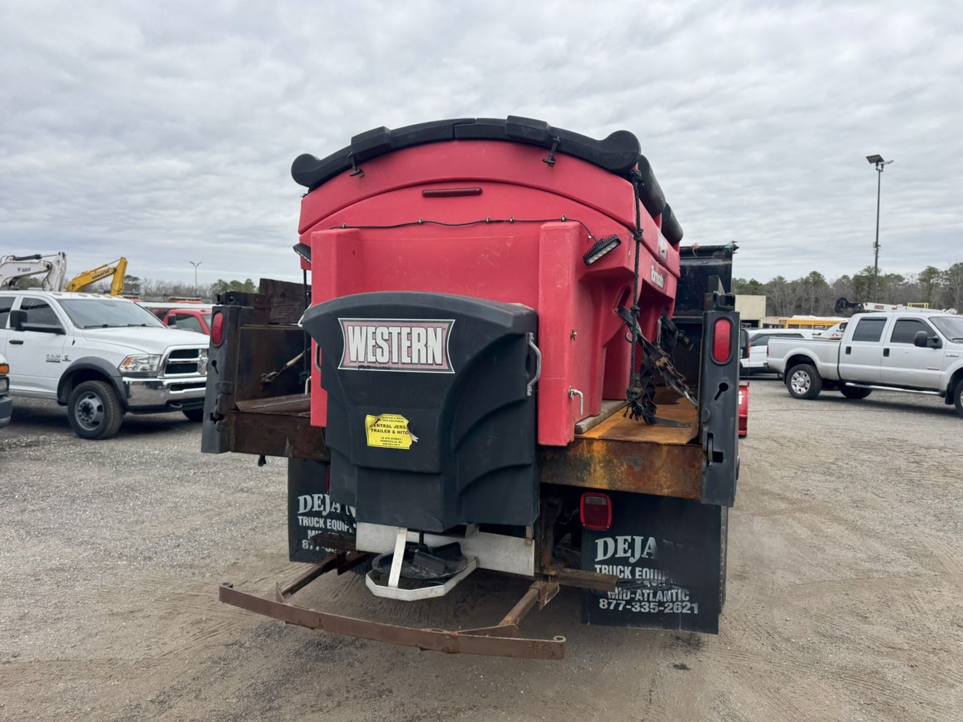 2016 Ford F-550 Mason Dump 4x4 w/ Plow and Salter - Image 7 of 39