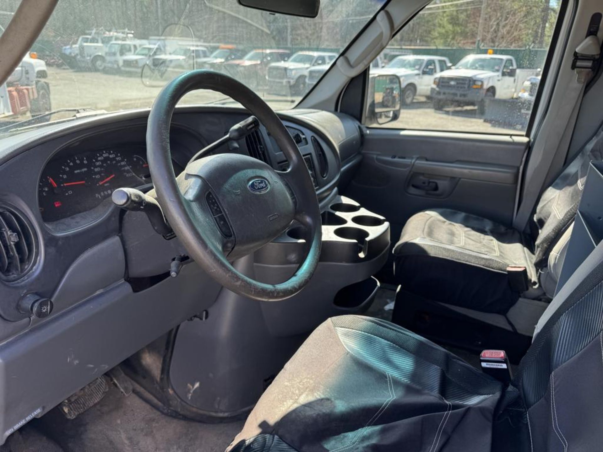 2006 Ford E-250 - Image 13 of 16