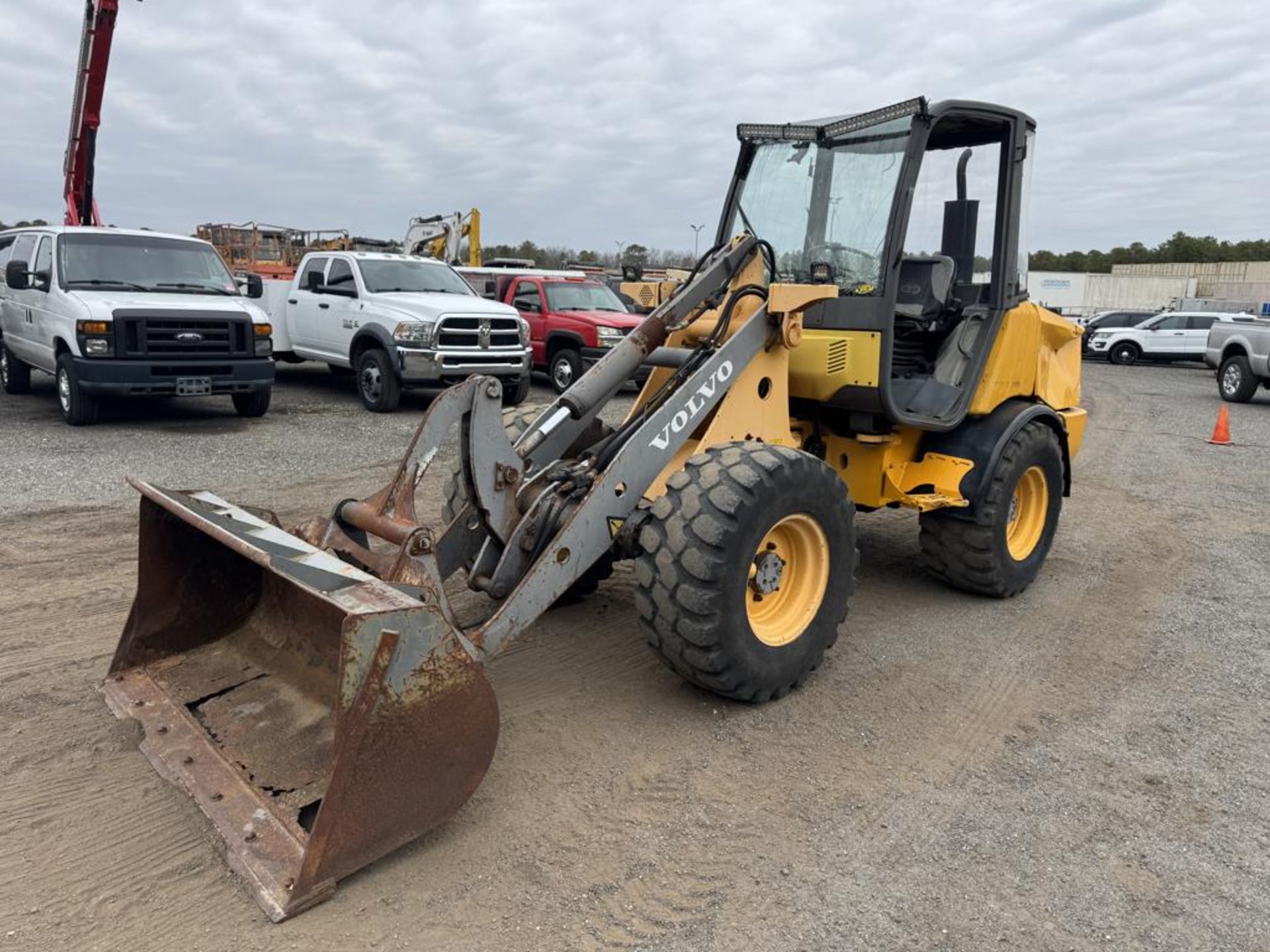 Volvo L20B Compact Wheel Loader - Image 11 of 30