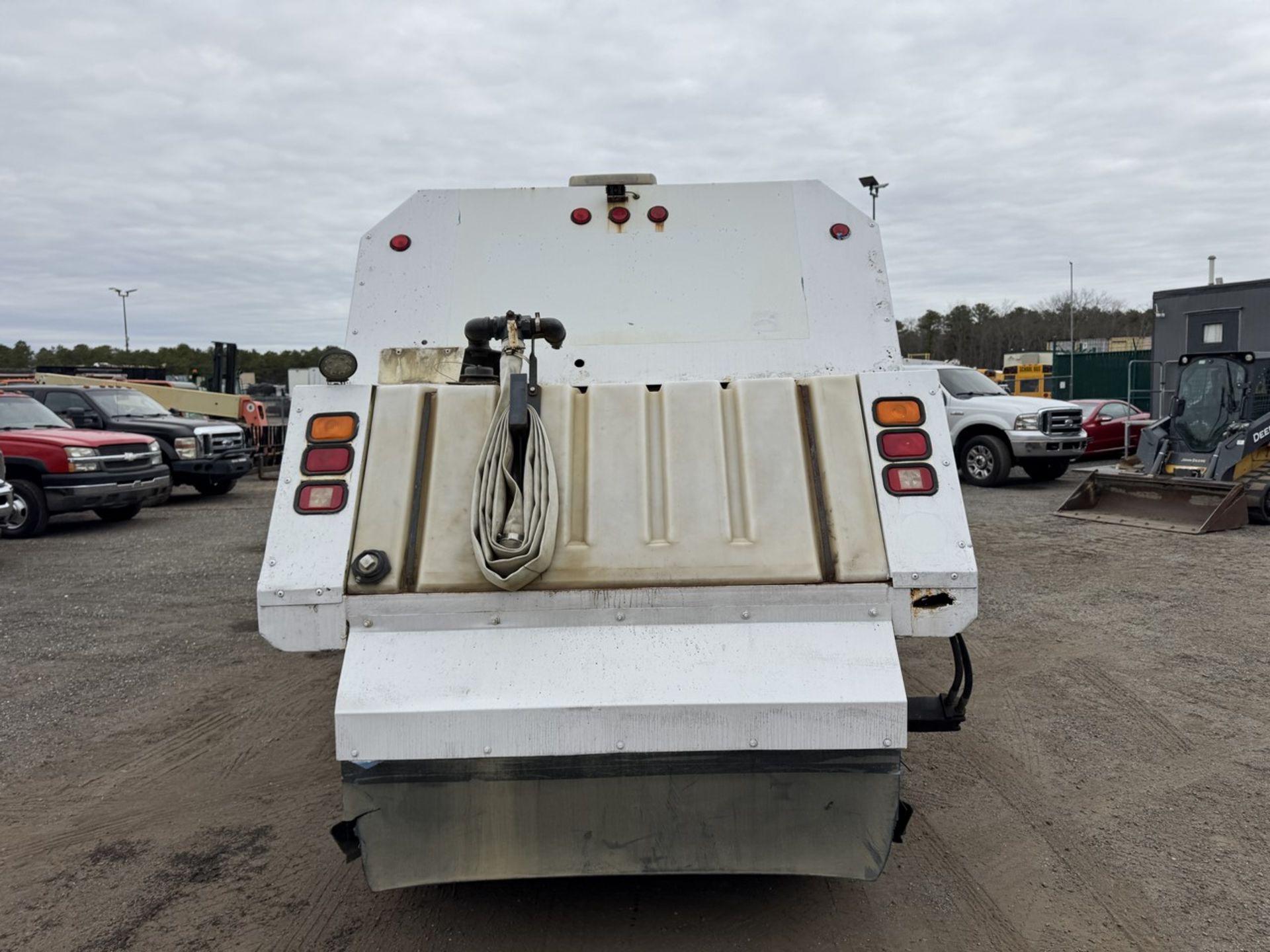 2003 GMC W5500 Sweep-Rite Husky Sweeper - Image 7 of 31