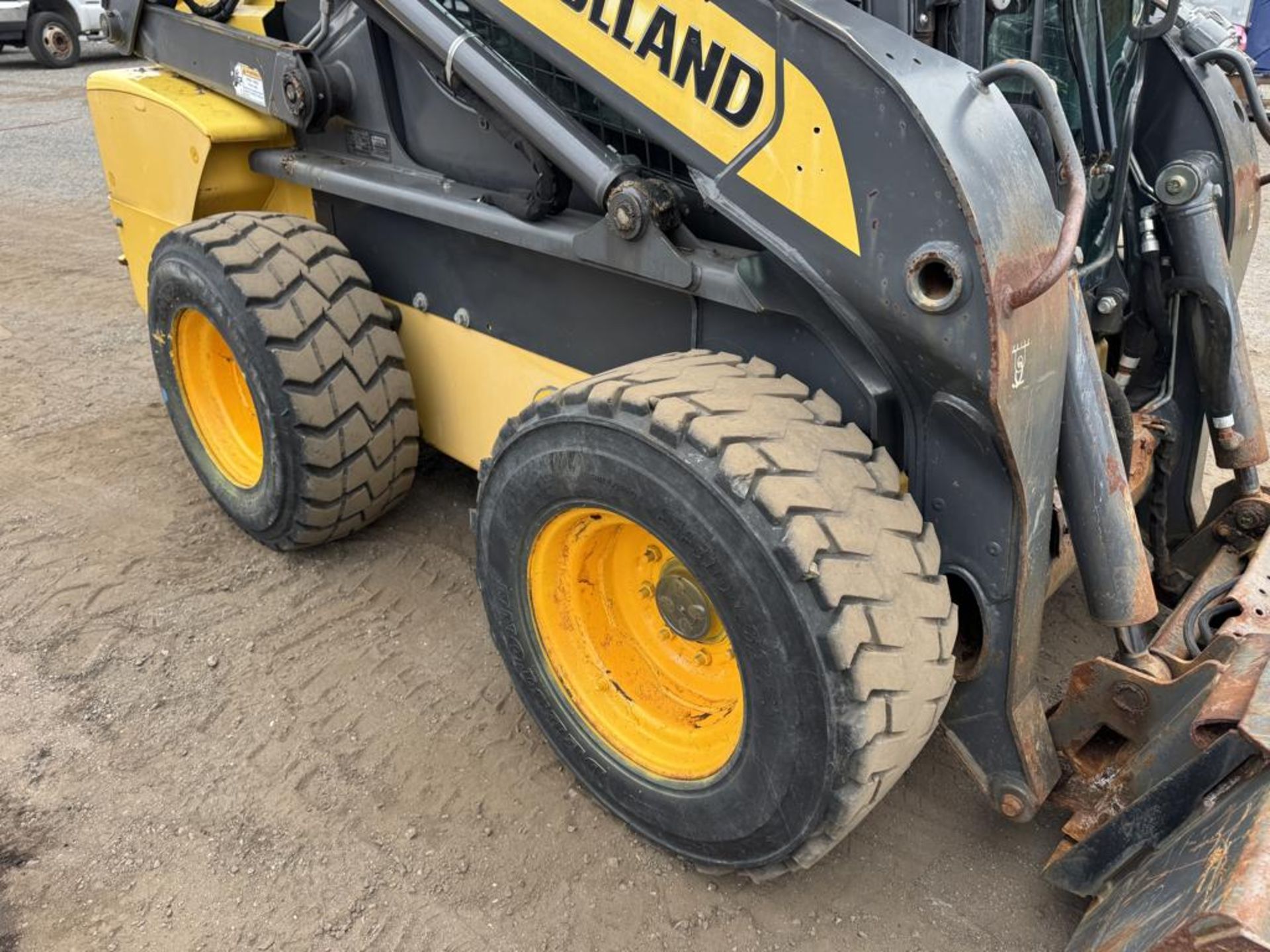 2013 New Holland L223 Skid Steer - Image 20 of 32