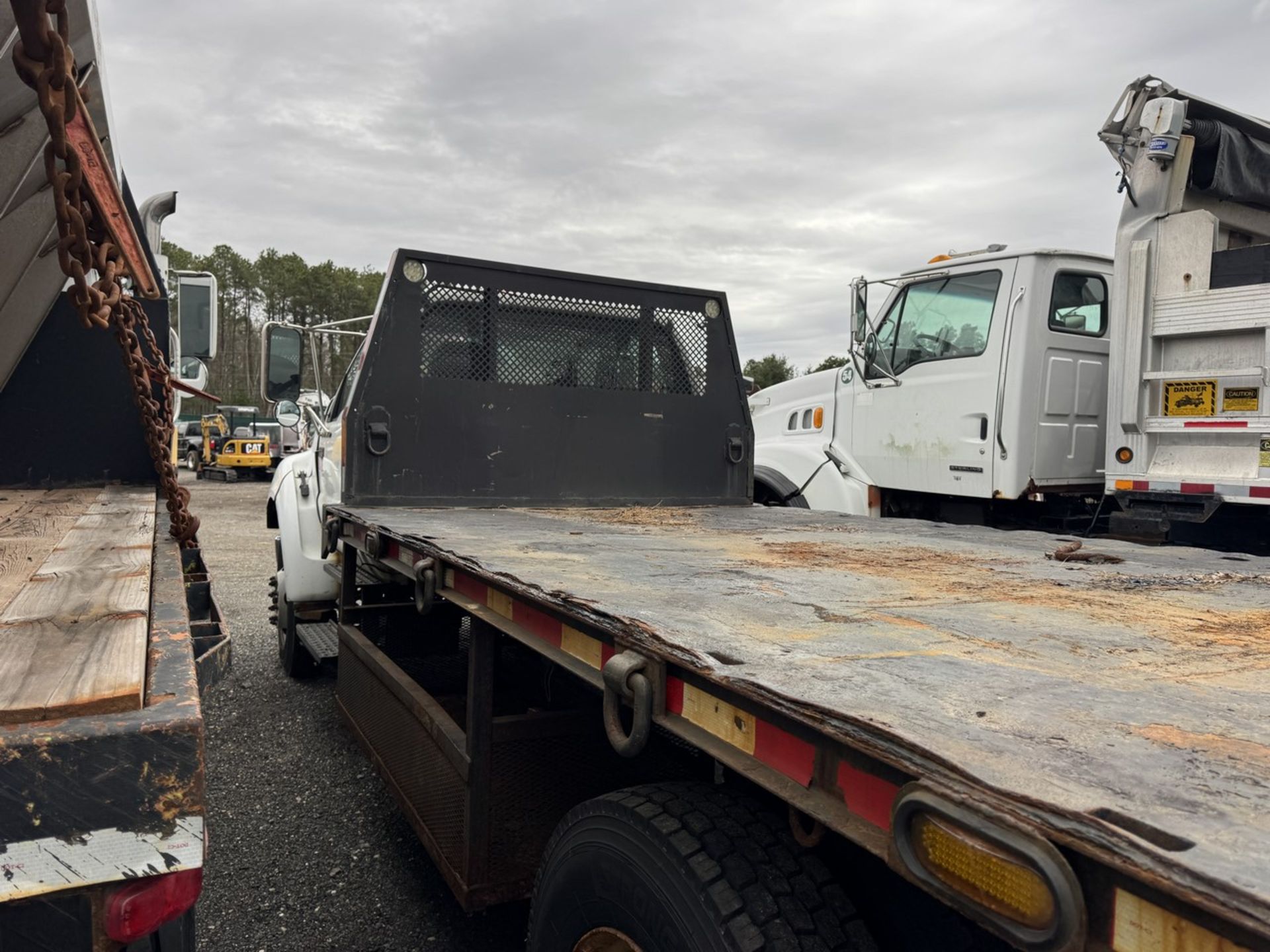 2004 Ford F-650 Flat Bed 4x2 (INOPERABLE) - Image 11 of 23