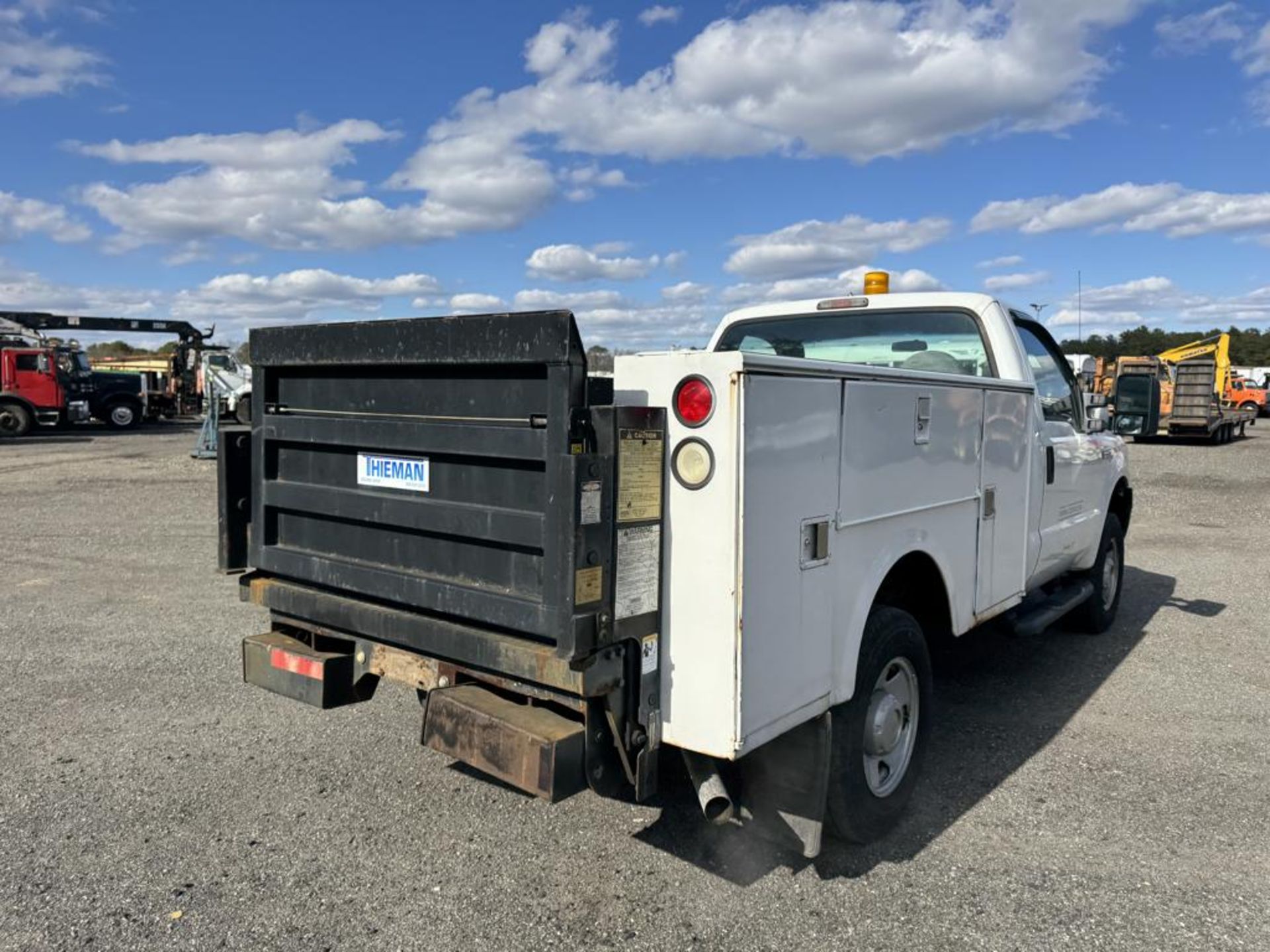 2006 Ford F-250 Utility Truck 4x4 w/ Liftgate - Image 5 of 21