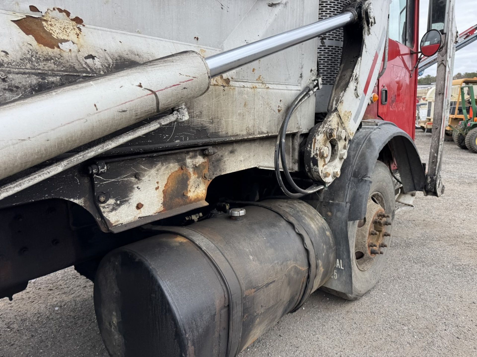 2009 Mack Garbage Truck Front Loader - Image 31 of 46