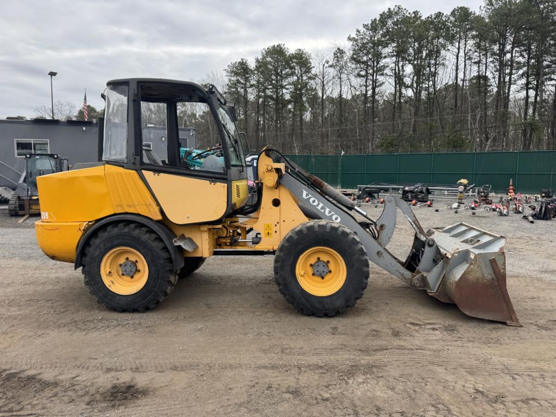 Volvo L20B Compact Wheel Loader - Image 3 of 30