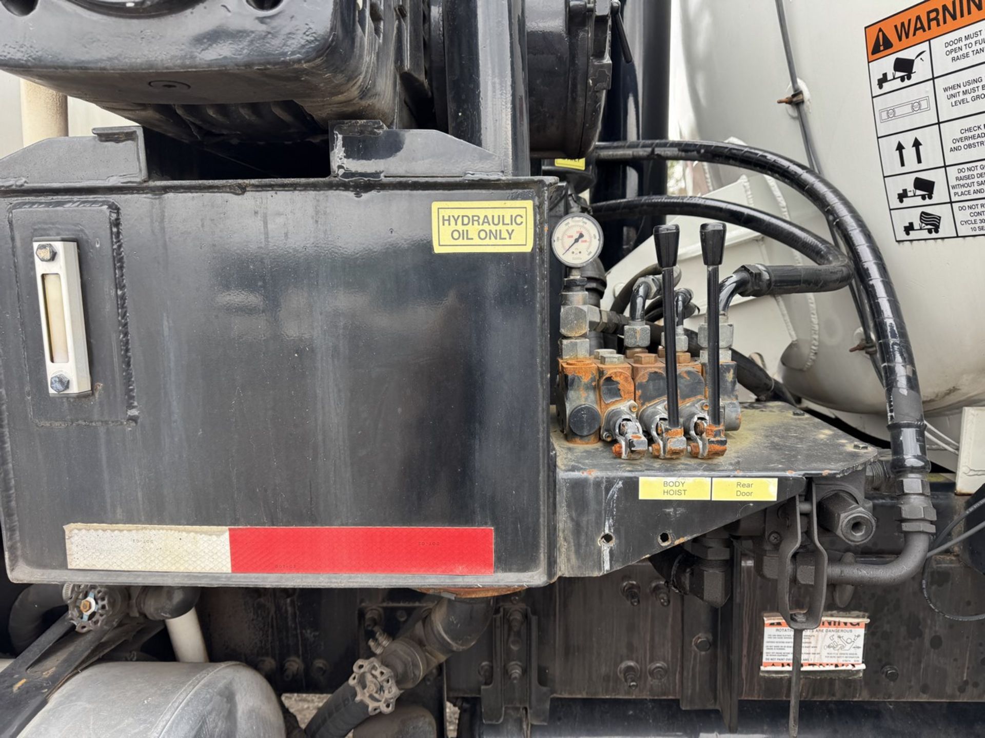 2004 Sterling L7500 Vacuum Loader Truck - Image 17 of 48