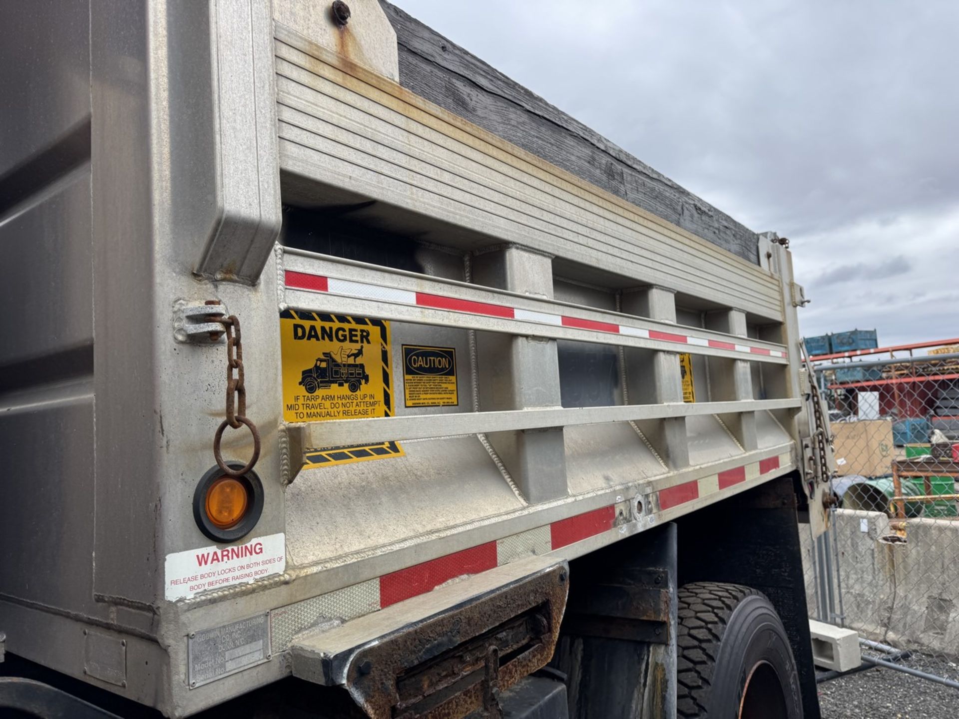 2004 Sterling Single Axle Dump (INOPERABLE) - Image 21 of 28