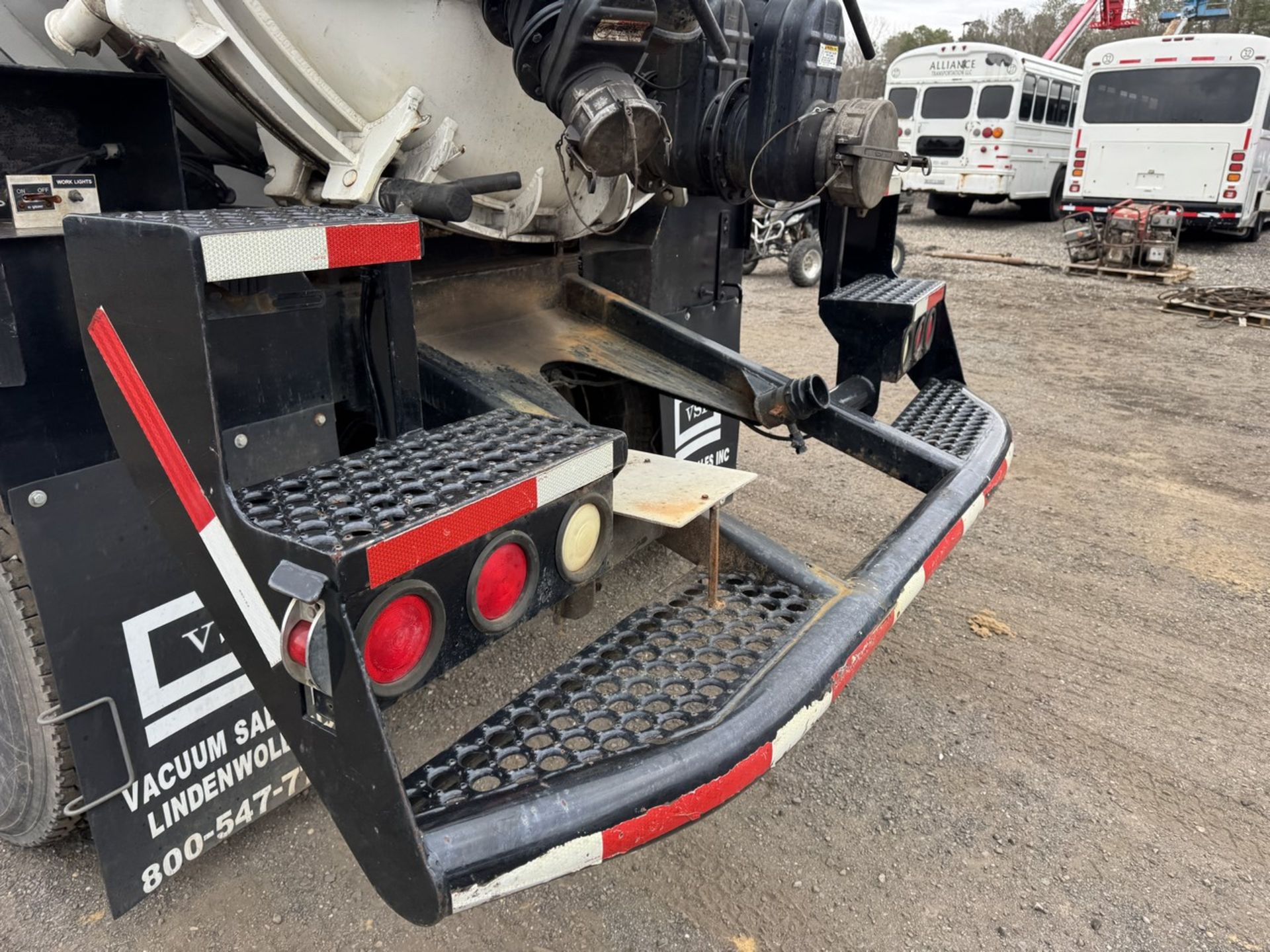 2004 Sterling L7500 Vacuum Loader Truck - Image 24 of 48