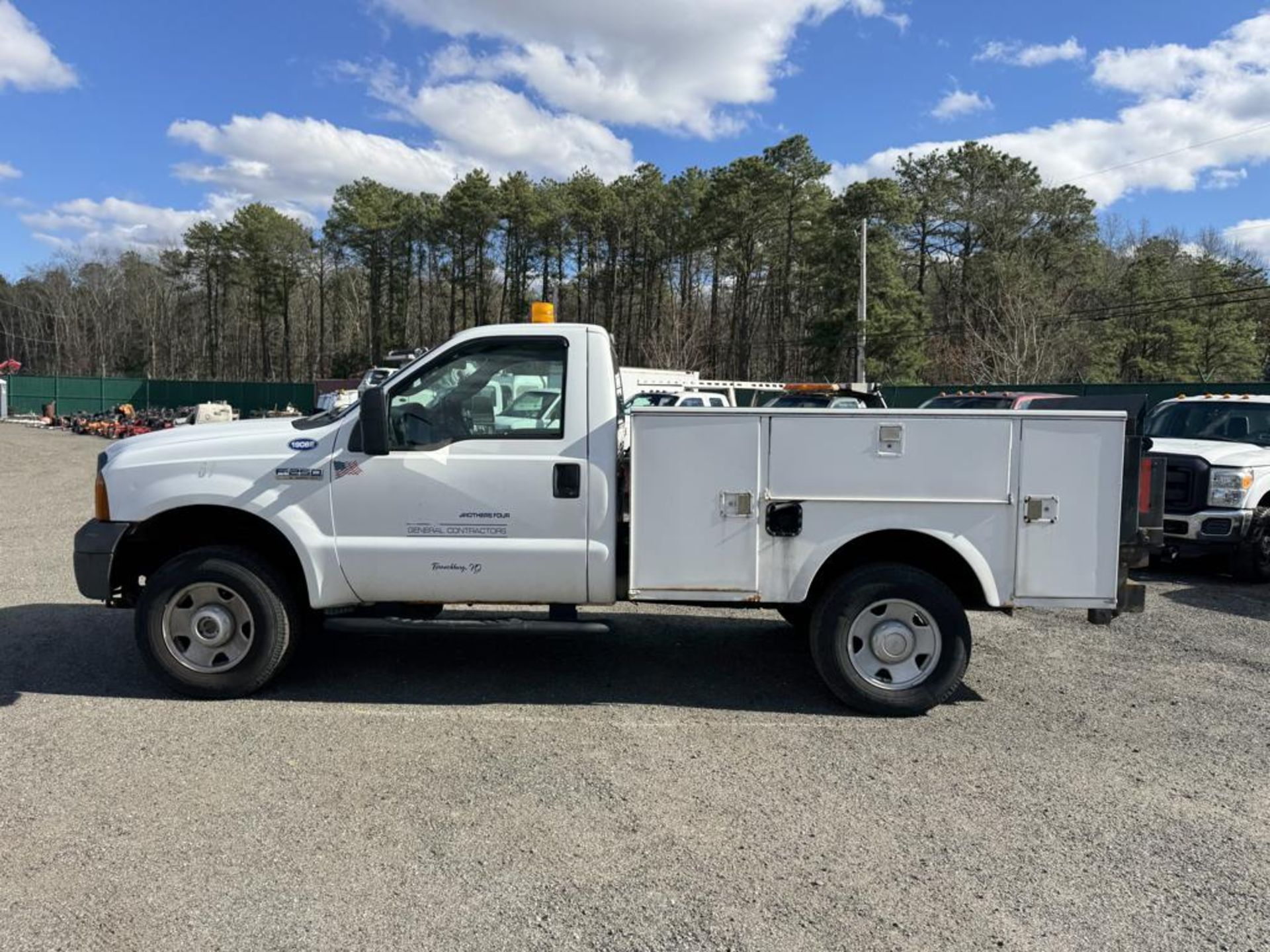 2006 Ford F-250 Utility Truck 4x4 w/ Liftgate - Image 9 of 21