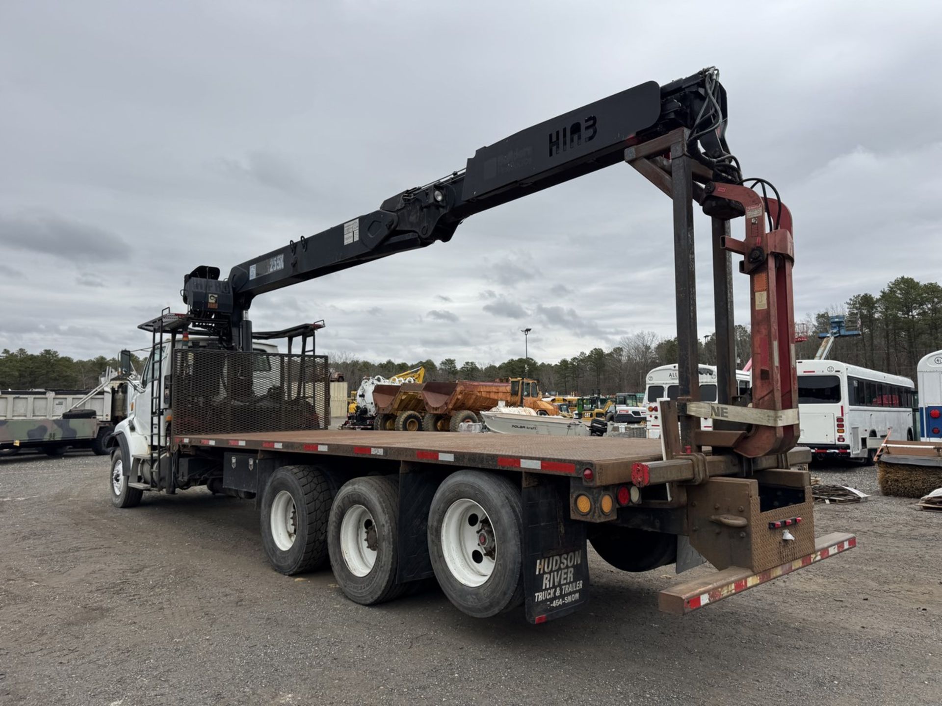 2005 HIAB 255K-2 HIPRO Material Crane Mounted on 2005 Sterling 6513 - Image 11 of 56