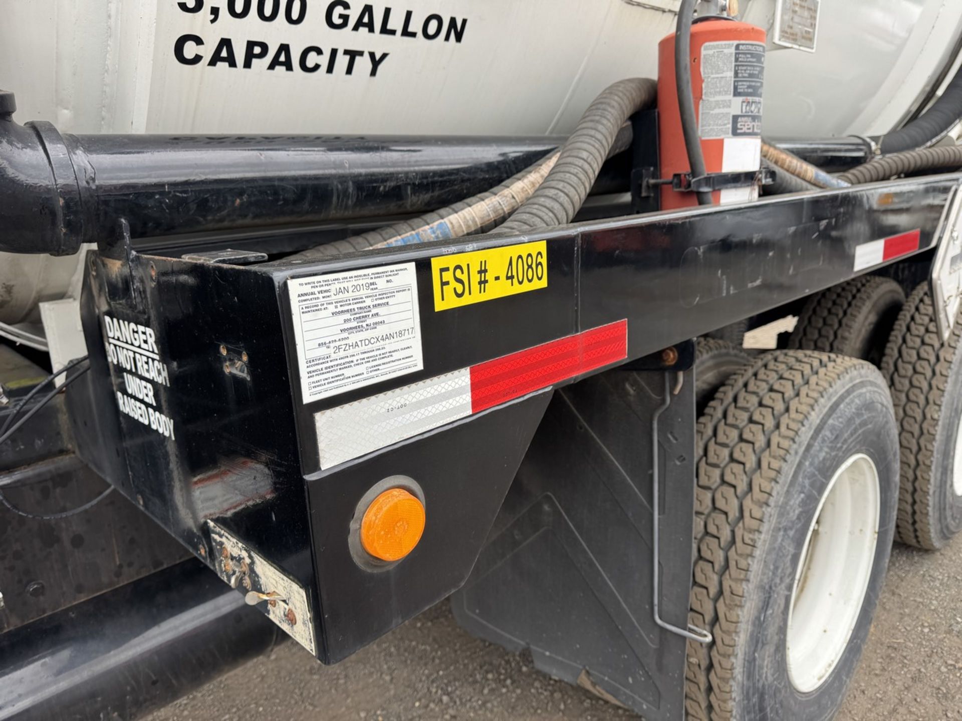 2004 Sterling L7500 Vacuum Loader Truck - Image 18 of 48