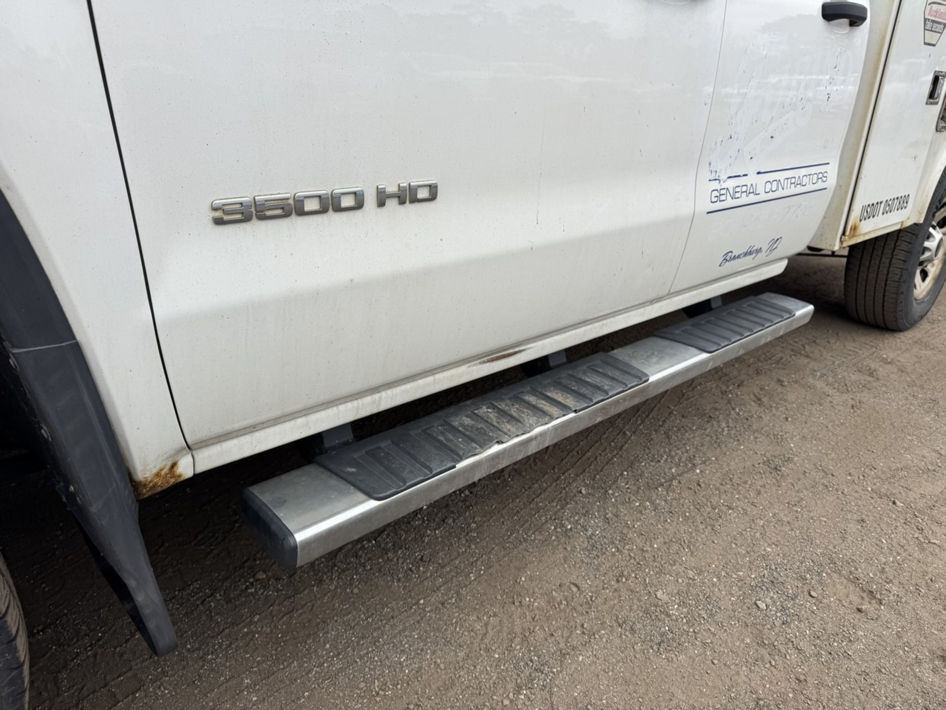 2015 GMC 3500HD Utility Bed 4x4 - Image 13 of 30