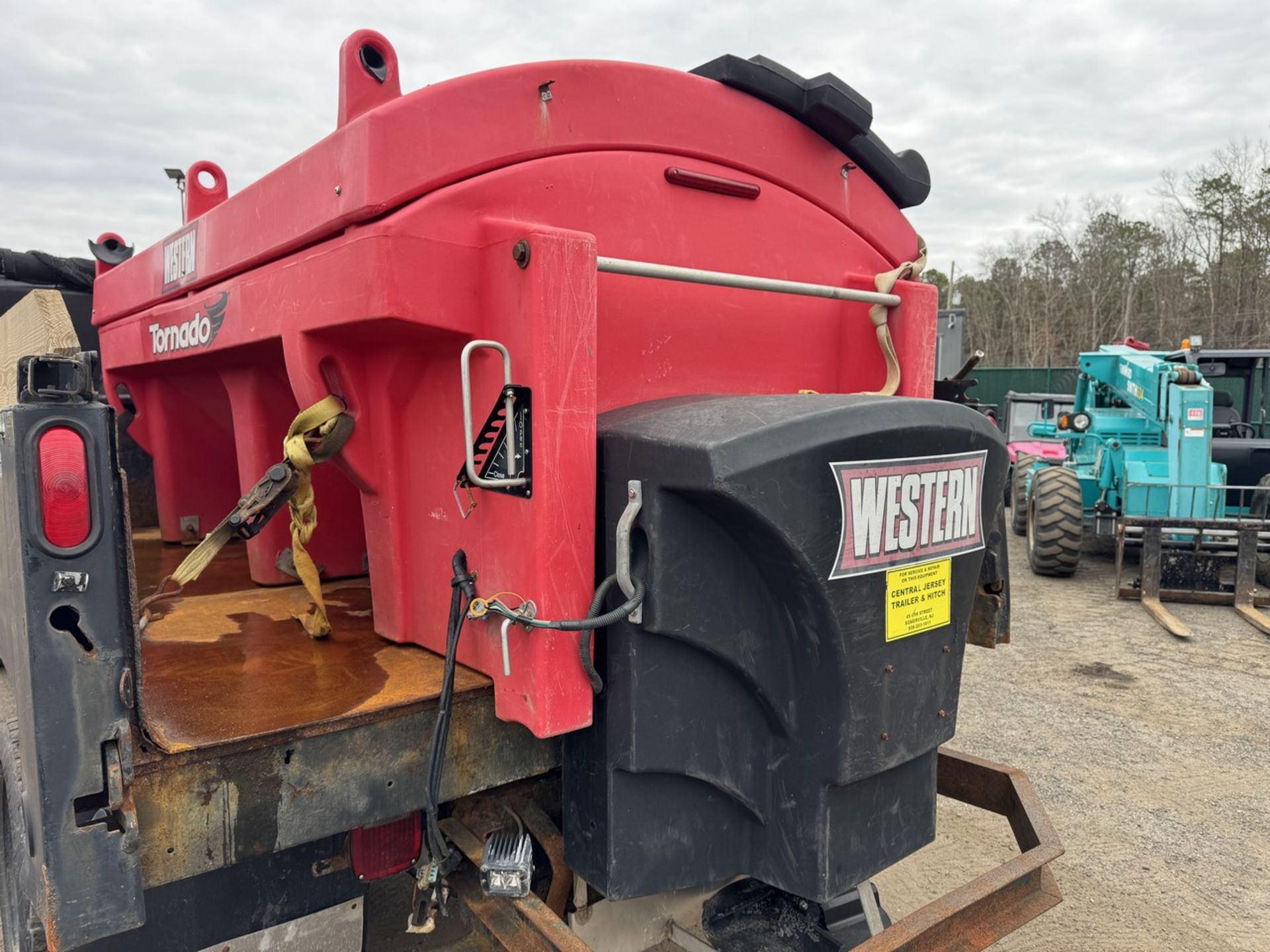 2015 Ford F-550 Mason Dump 4x4 w/ Plow and Salter - Image 20 of 32