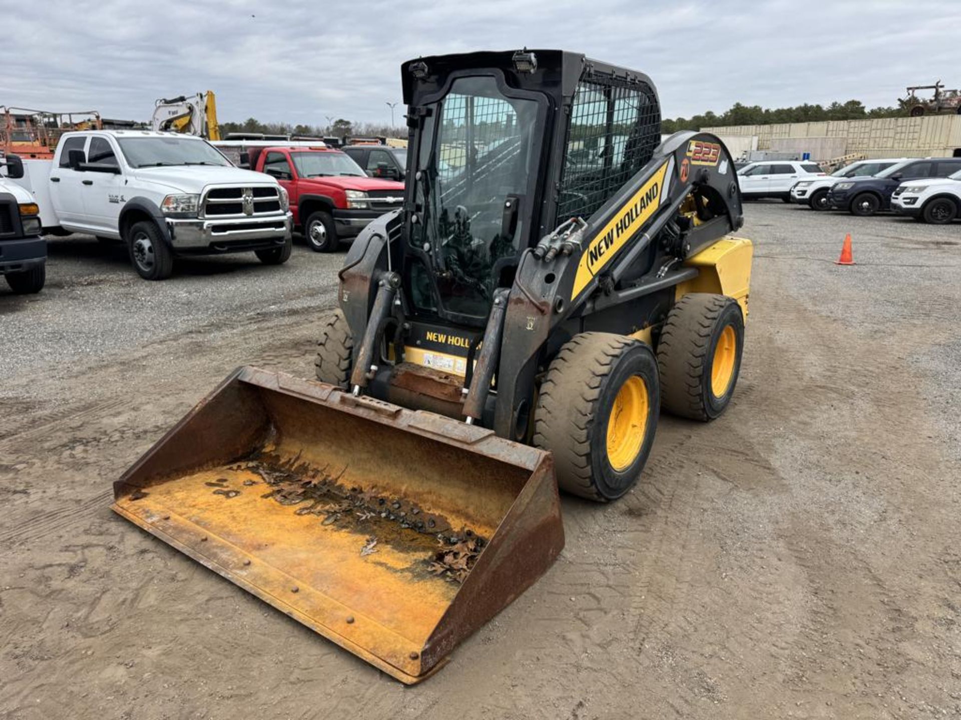2013 New Holland L223 Skid Steer - Image 2 of 32