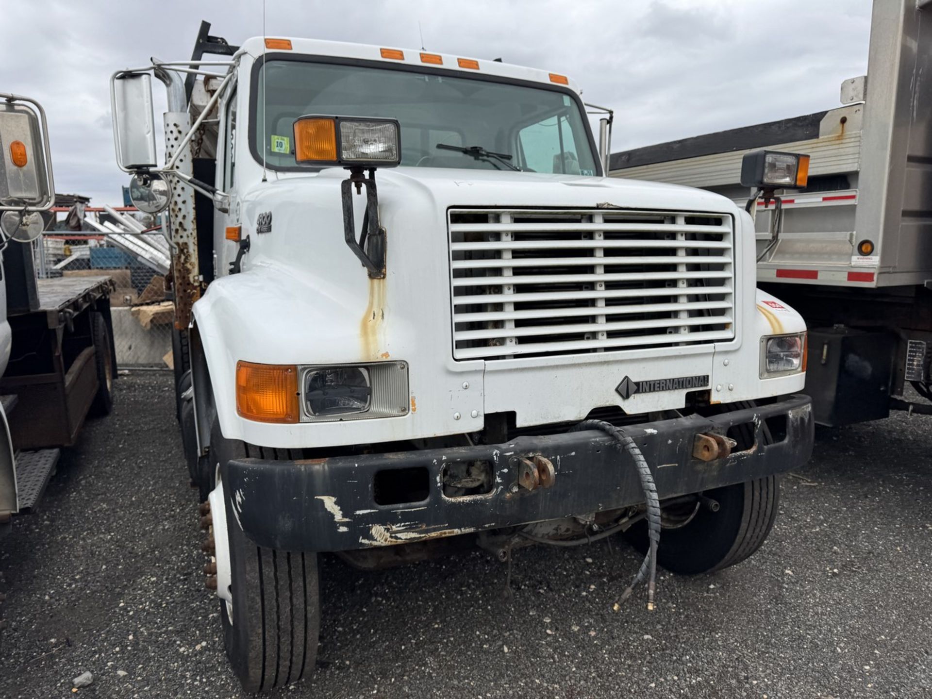2000 International 4900 w/ Salter (INOPERABLE) - Image 3 of 24