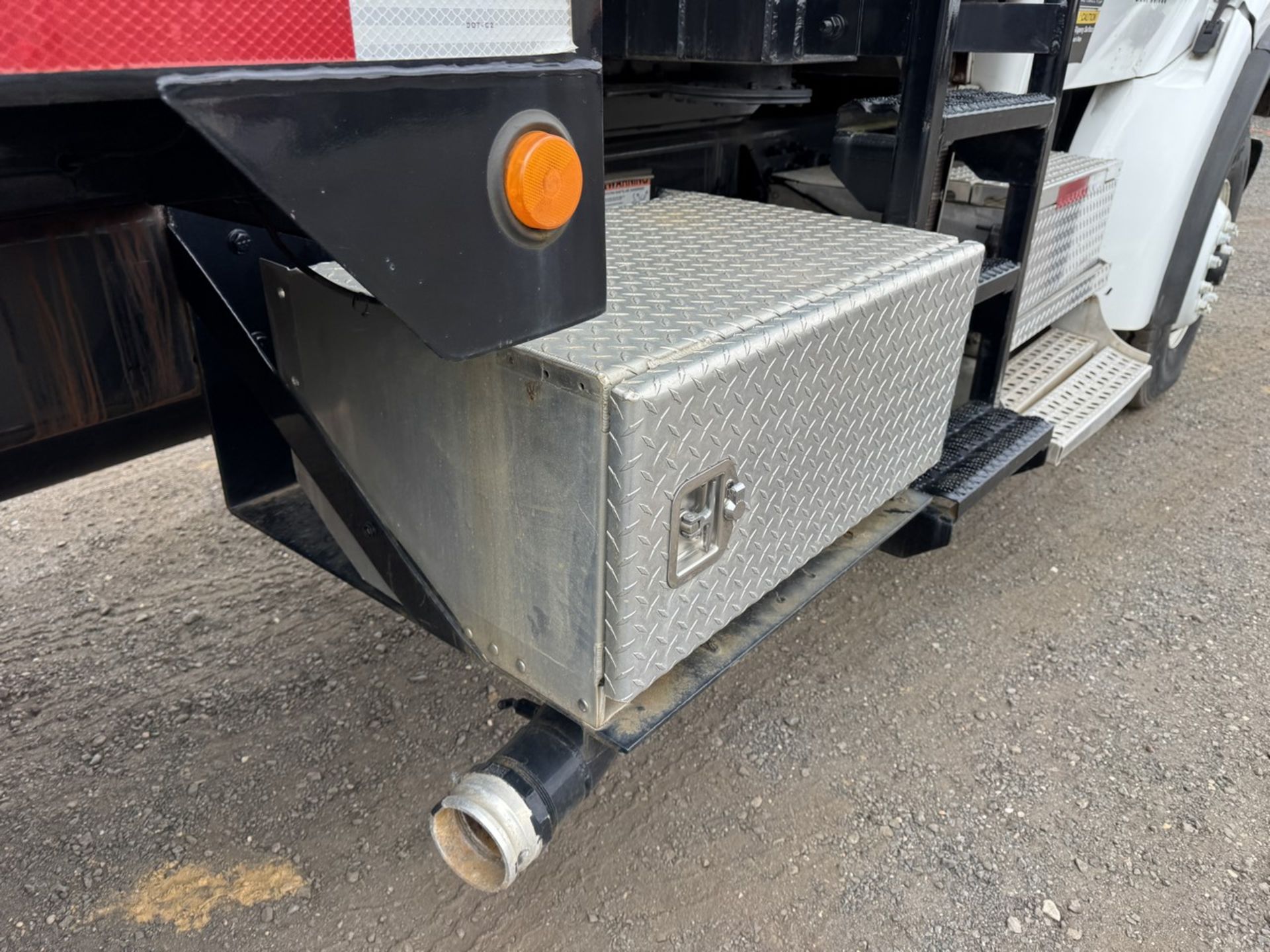 2004 Sterling L7500 Vacuum Loader Truck - Image 31 of 48