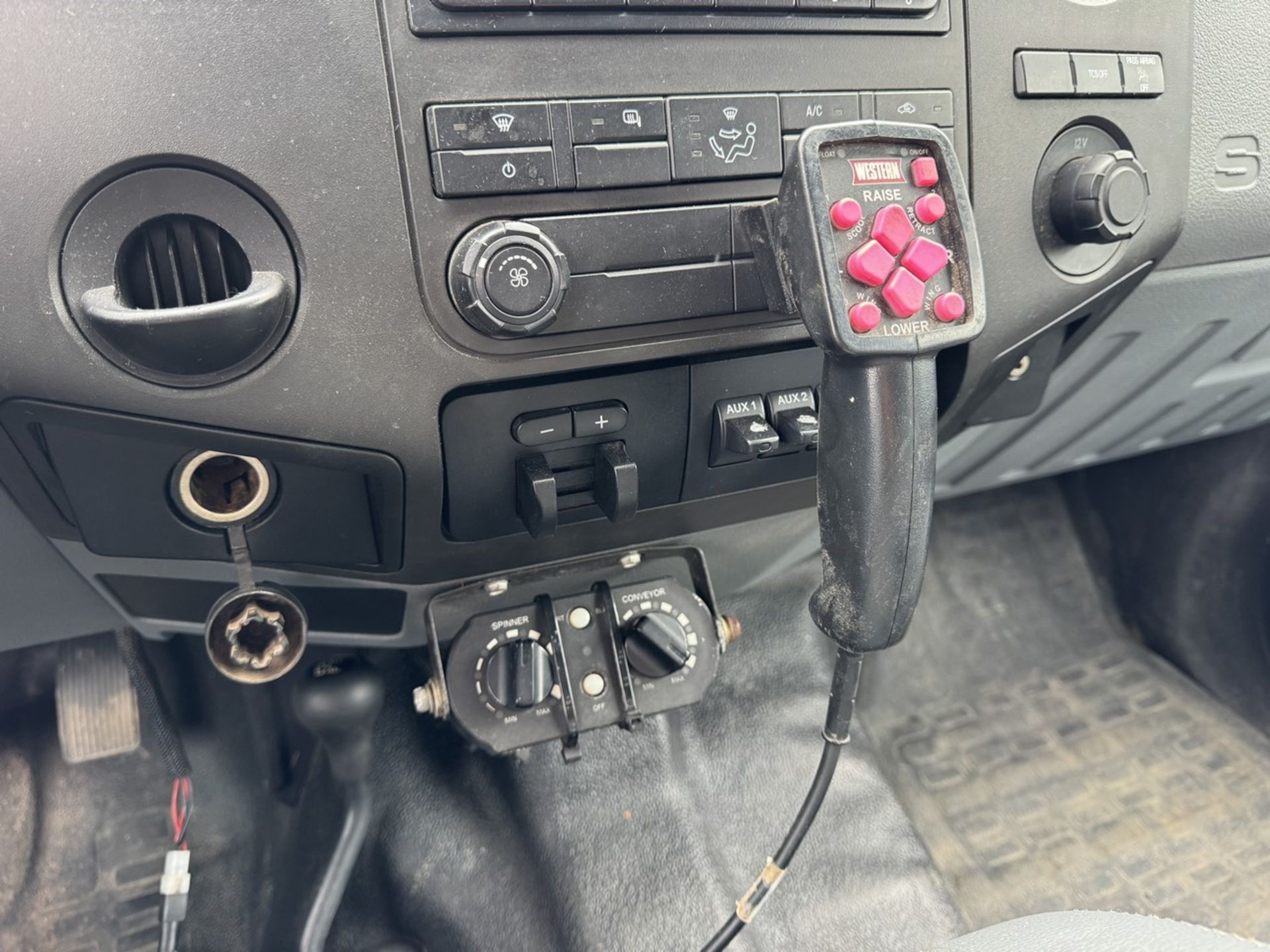 2015 Ford F-550 Mason Dump 4x4 w/ Plow and Salter - Image 29 of 32