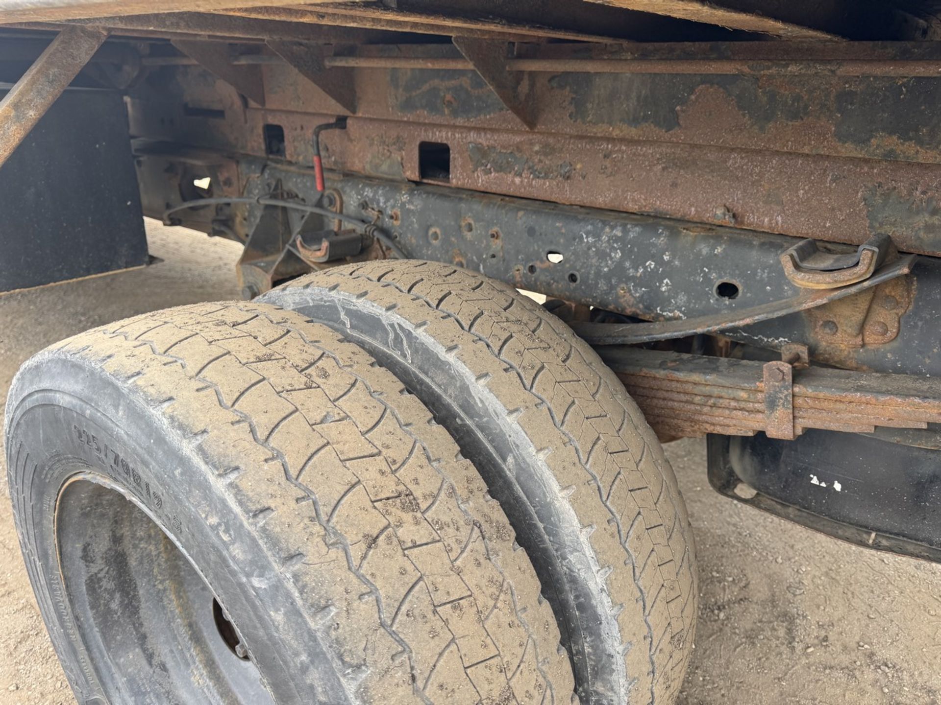 2016 Ford F-550 Mason Dump 4x4 w/ Plow and Salter - Image 28 of 39