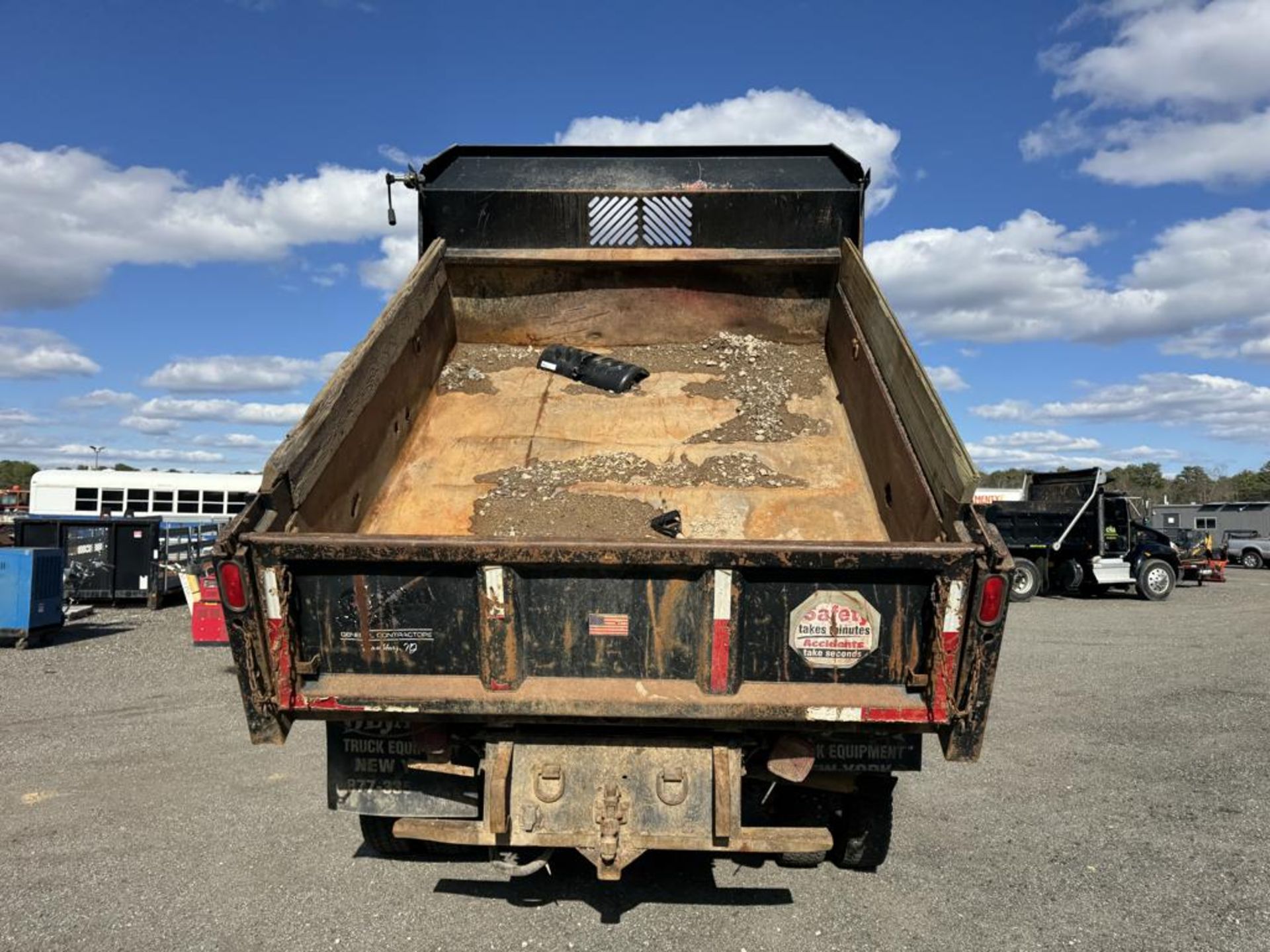 2004 Ford F-450 Mason Dump 4x4 w/ Plow - Image 5 of 32