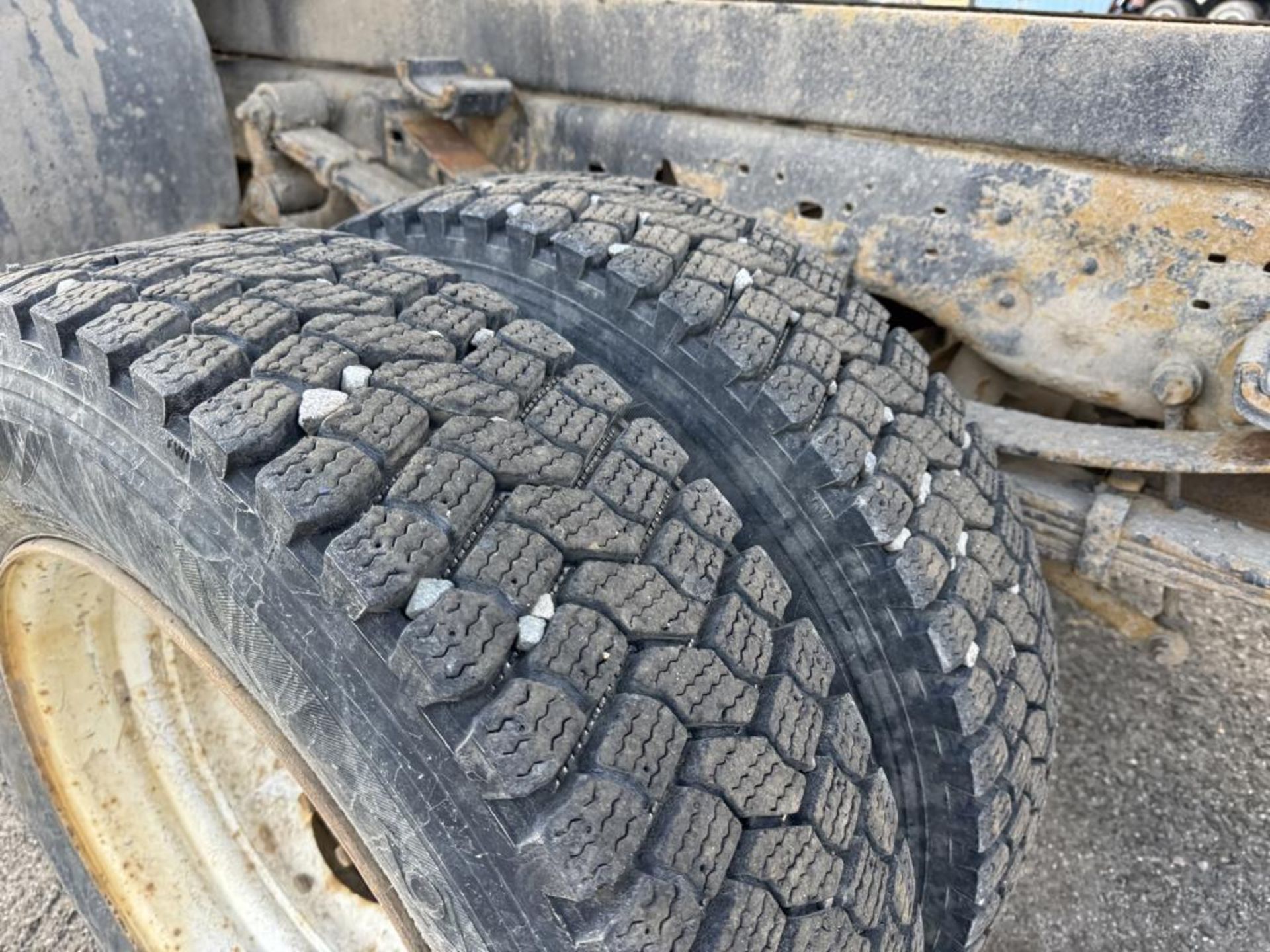 2004 Ford F-450 Mason Dump 4x4 w/ Plow - Image 19 of 32