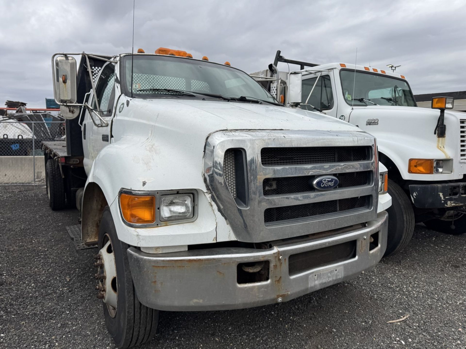 2004 Ford F-650 Flat Bed 4x2 (INOPERABLE) - Image 3 of 23