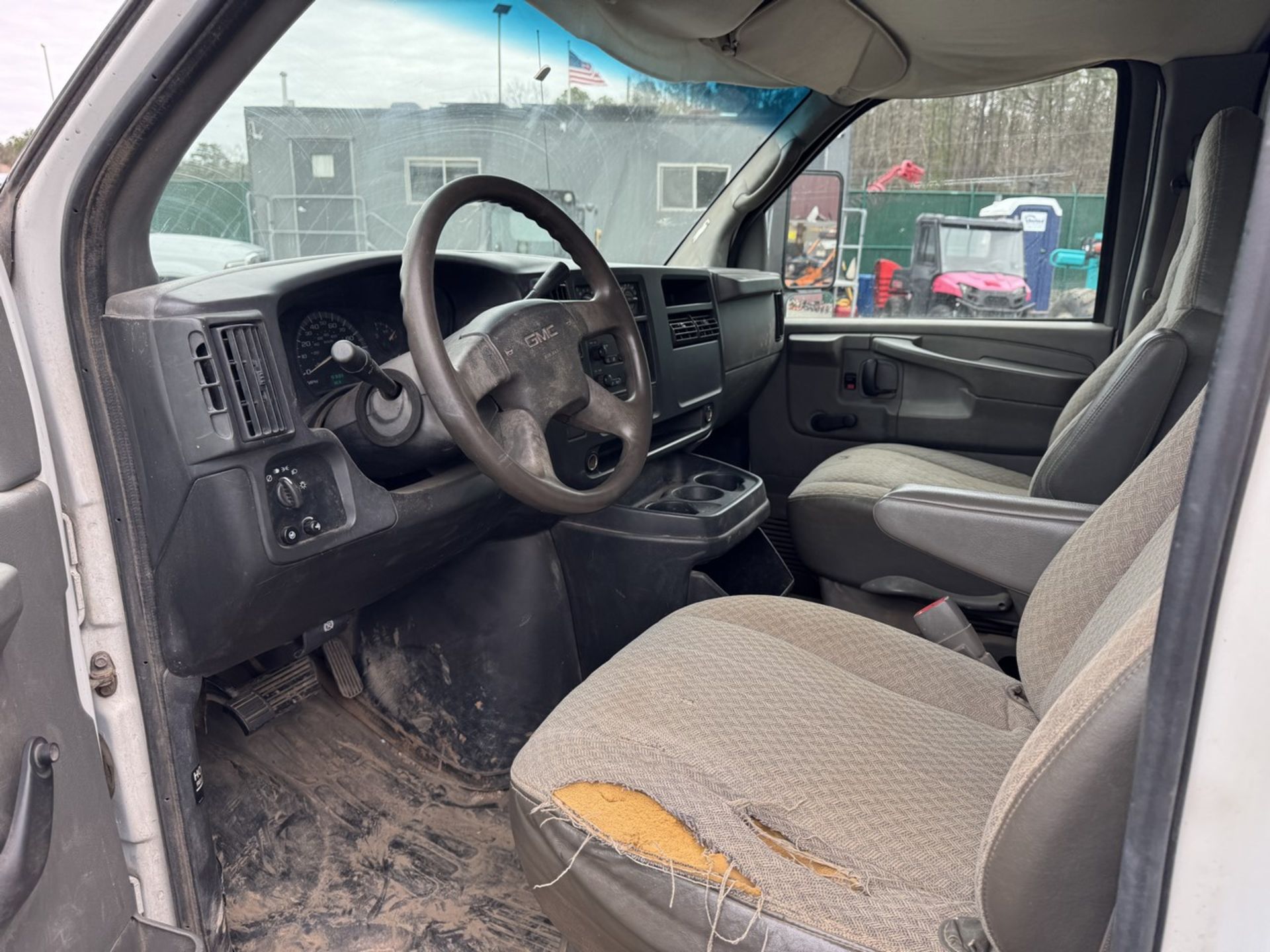 2003 GMC 2500 Box Van - Image 12 of 16