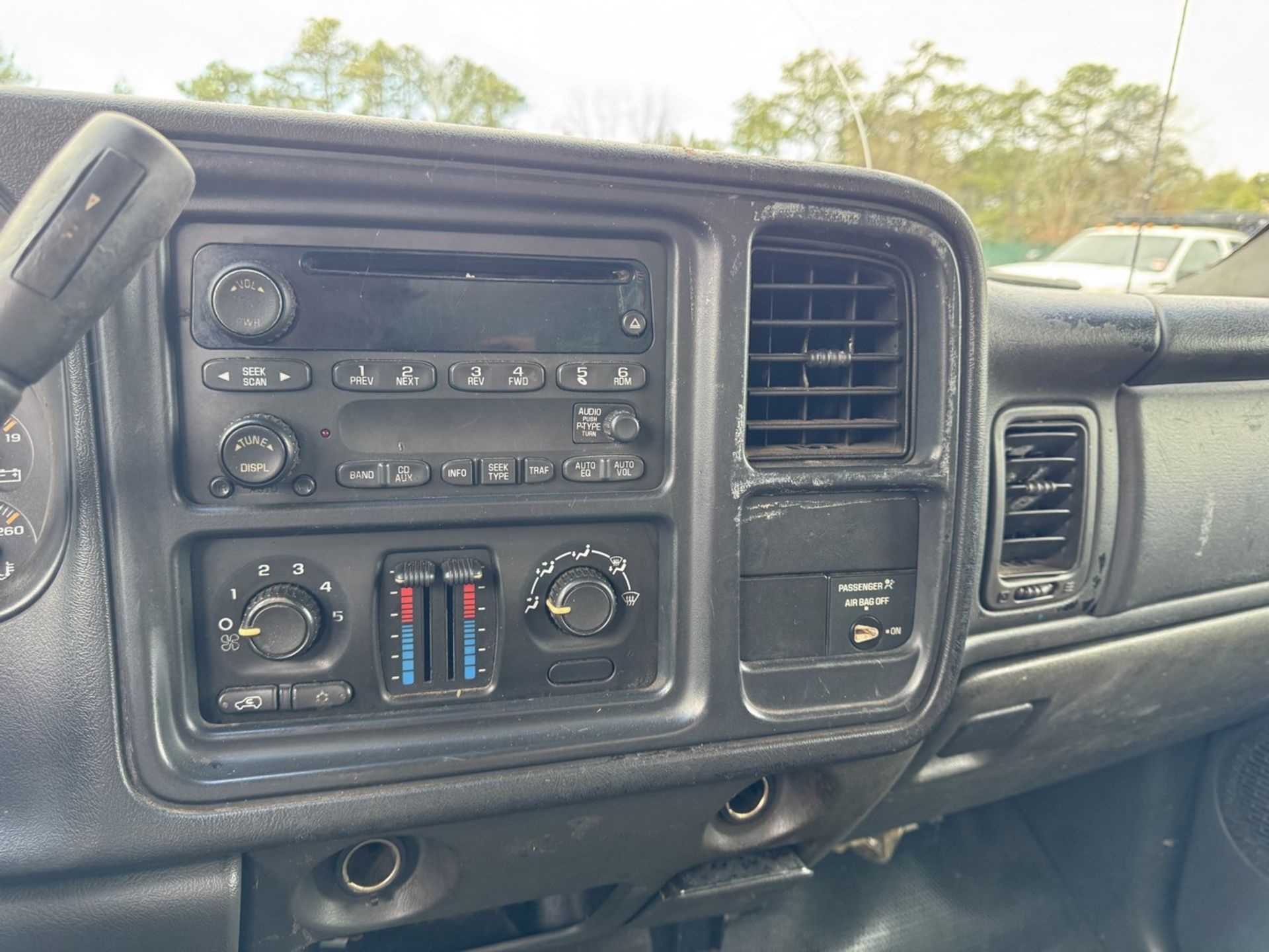 2004 Chevy Silverado 3500HD Lunch Truck - Image 25 of 28