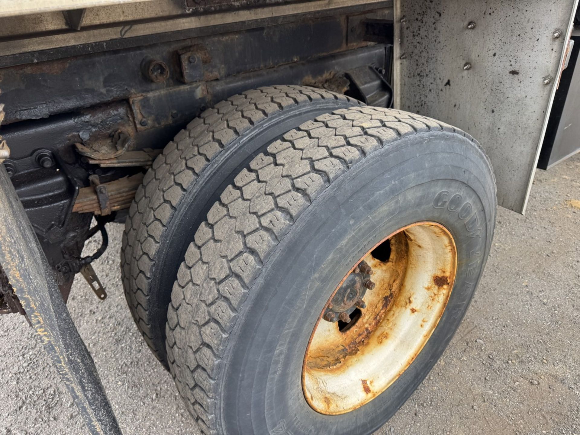 2004 Sterling Single Axle Dump - Image 22 of 34