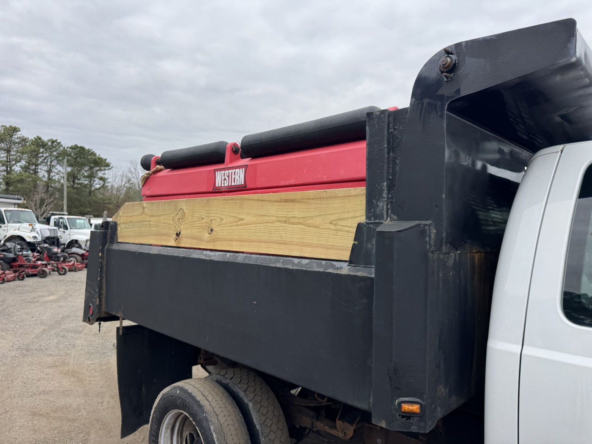 2015 Ford F-550 Mason Dump 4x4 w/ Plow and Salter - Image 18 of 32