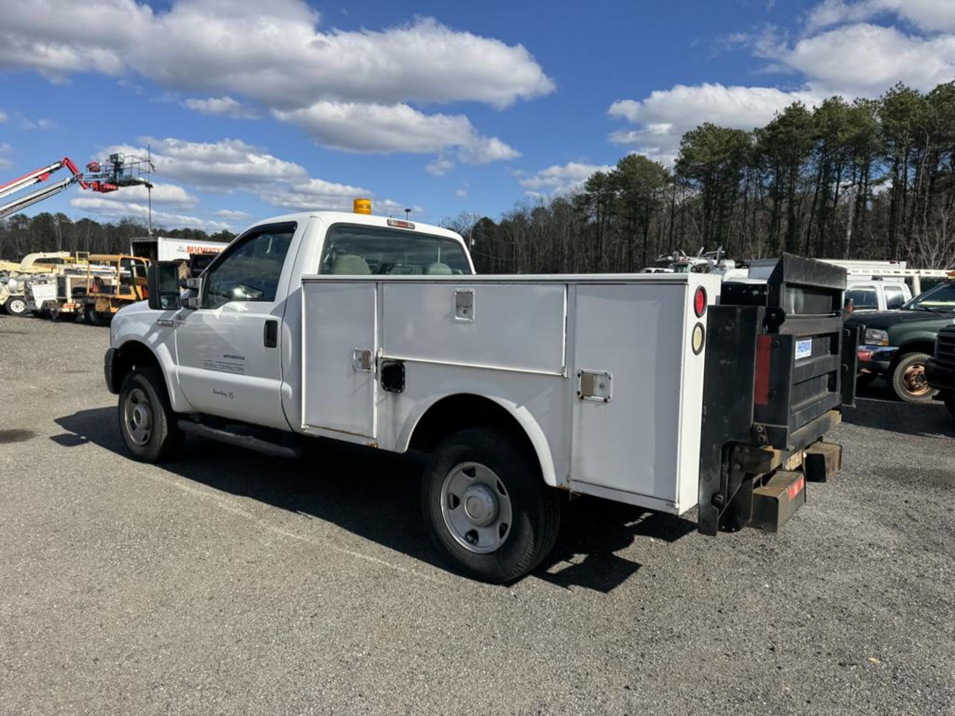 2006 Ford F-250 Utility Truck 4x4 w/ Liftgate - Image 8 of 21