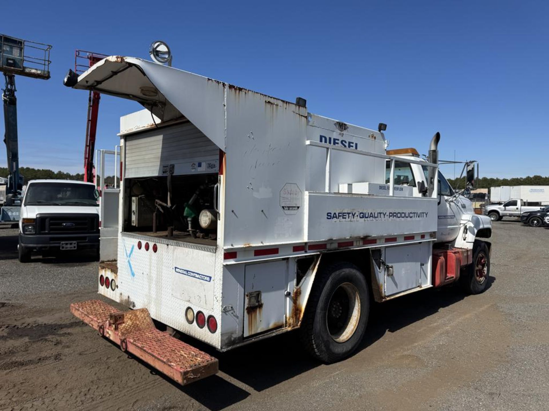 1991 GMC TopKick Lube Truck - Image 4 of 32
