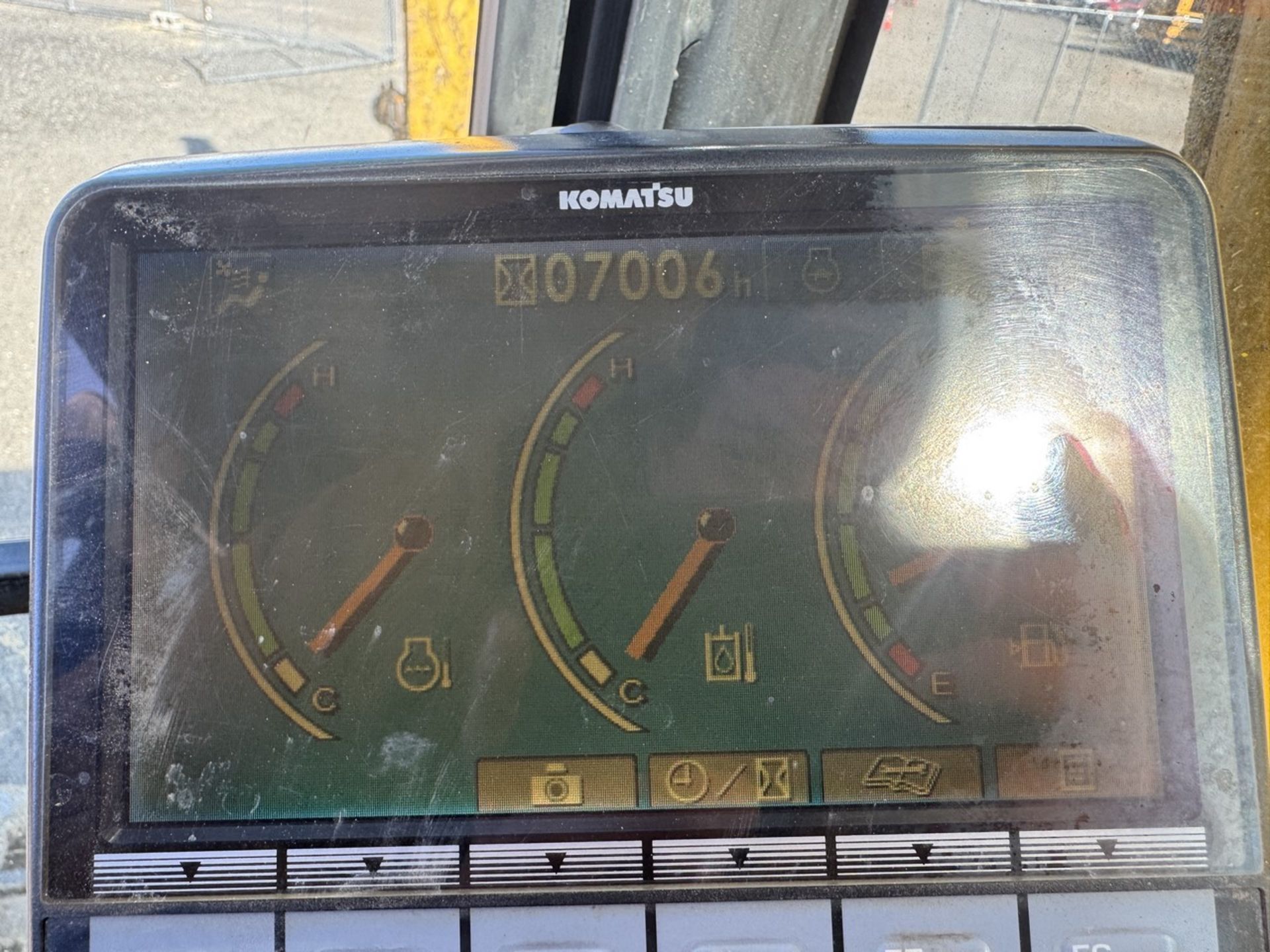 2009 Komatsu PC138USLC Tracked Excavator - Image 24 of 25