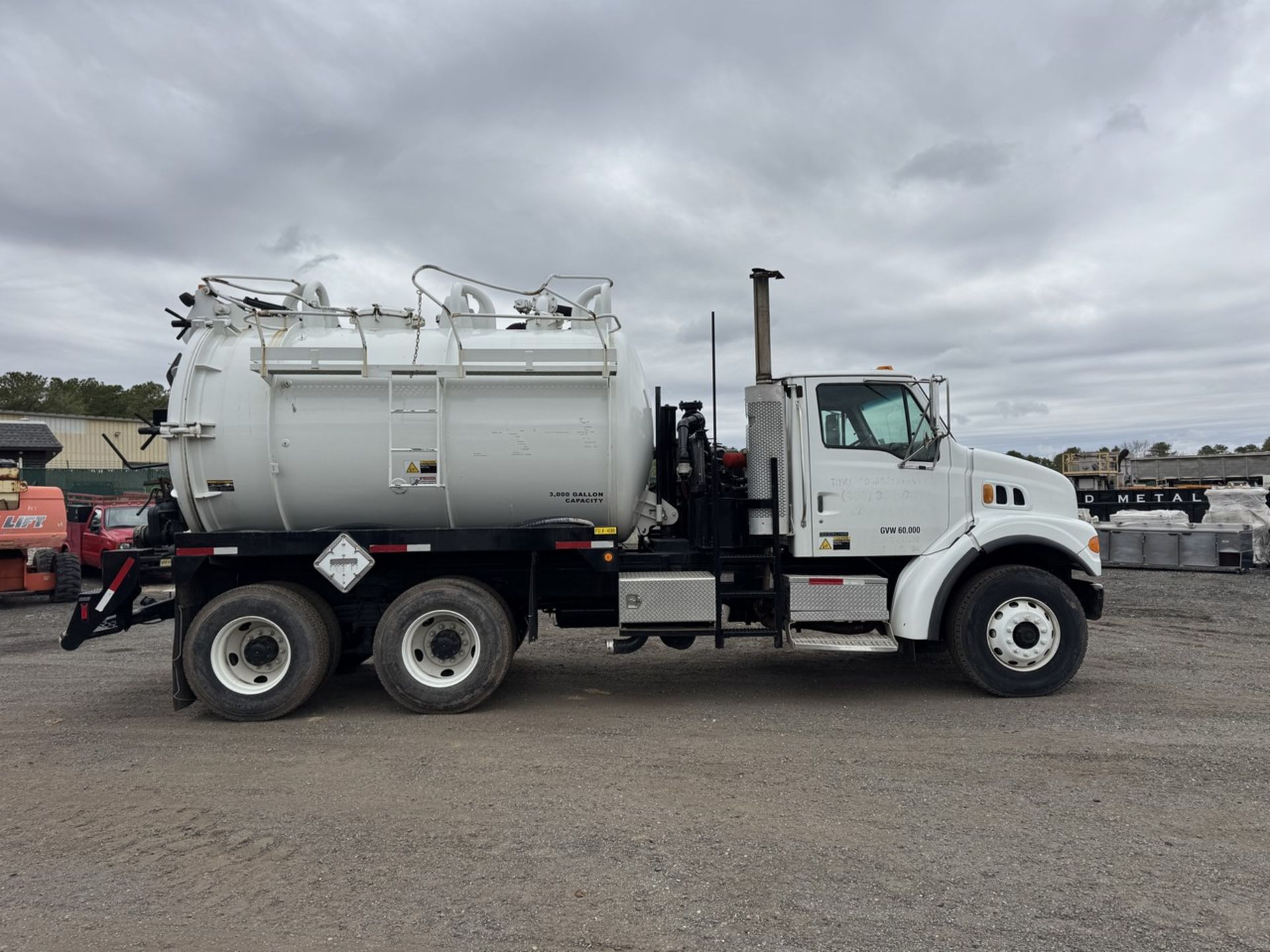 2004 Sterling L7500 Vacuum Loader Truck - Image 4 of 48