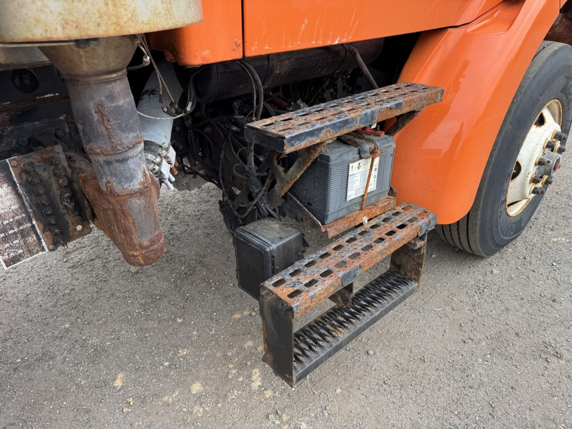 2004 Sterling Single Axle Dump - Image 25 of 34