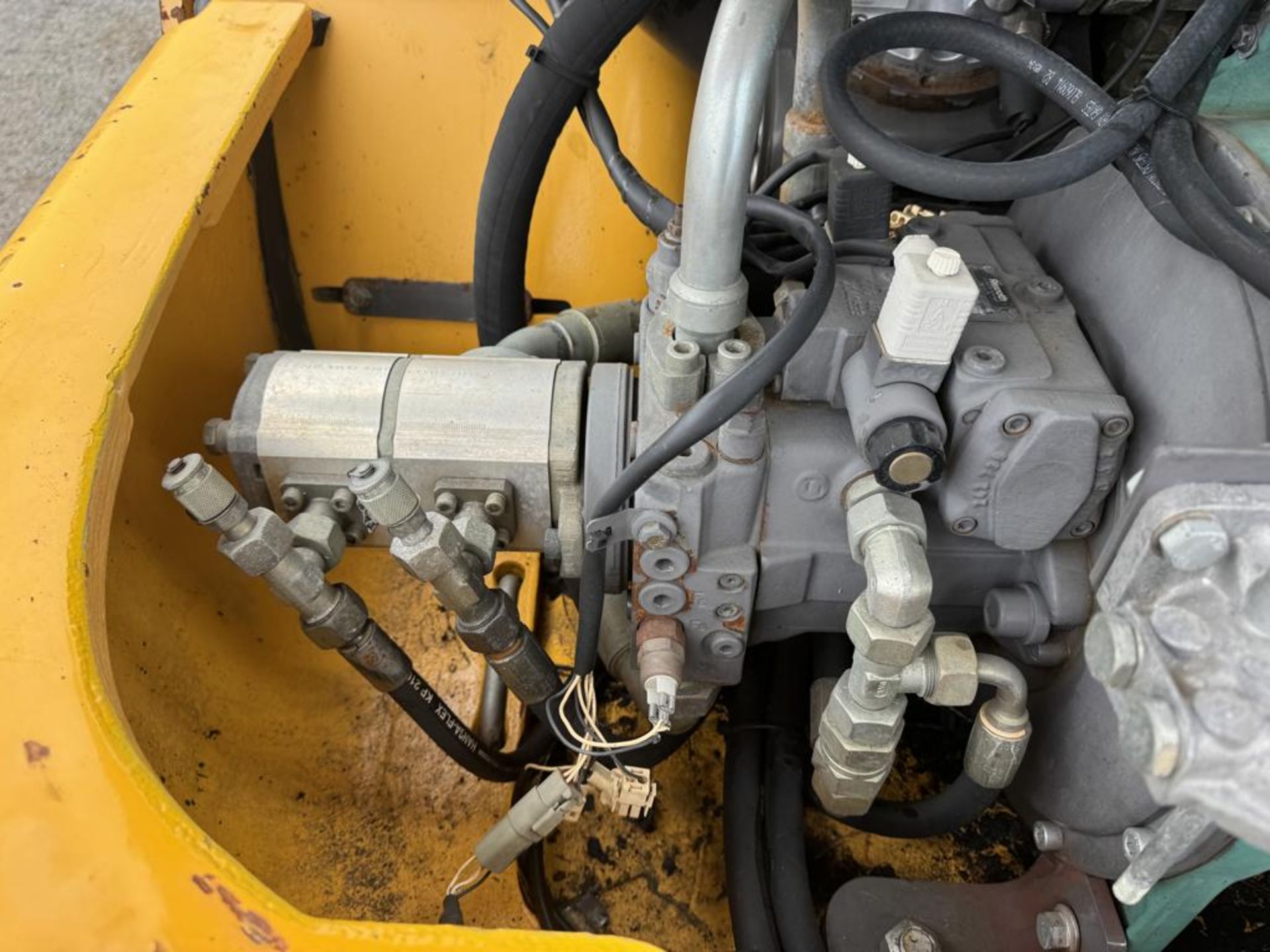 Volvo L20B Compact Wheel Loader - Image 24 of 30