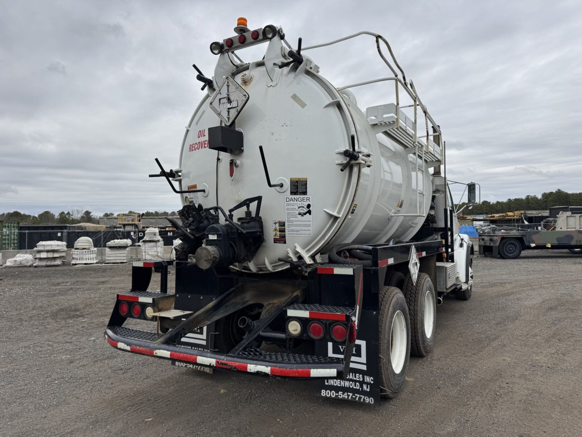 2004 Sterling L7500 Vacuum Loader Truck - Image 7 of 48