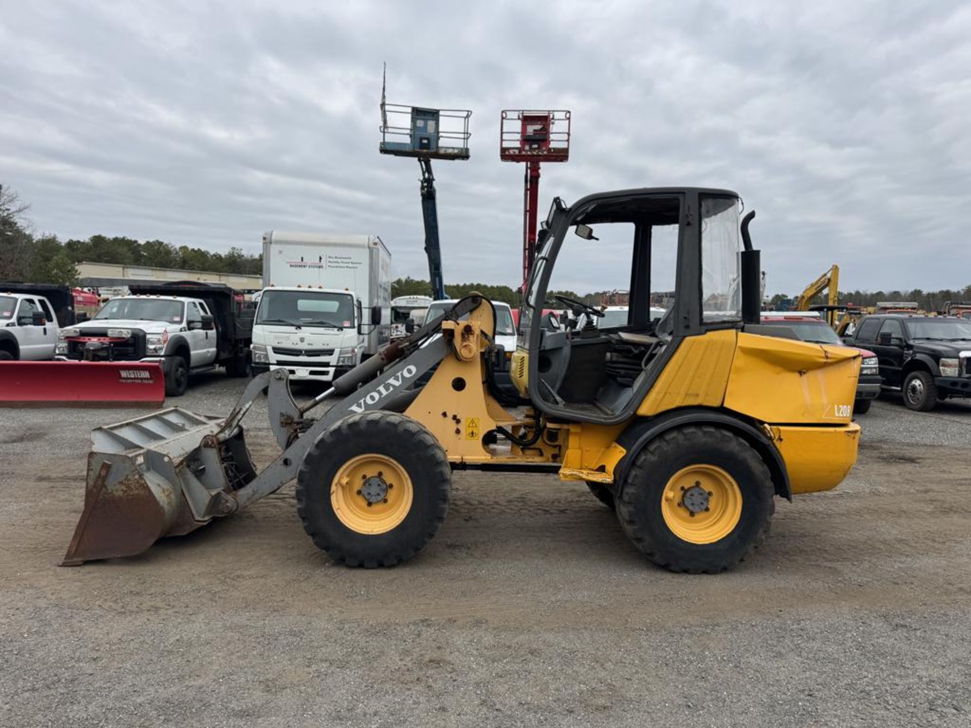 Volvo L20B Compact Wheel Loader - Image 10 of 30