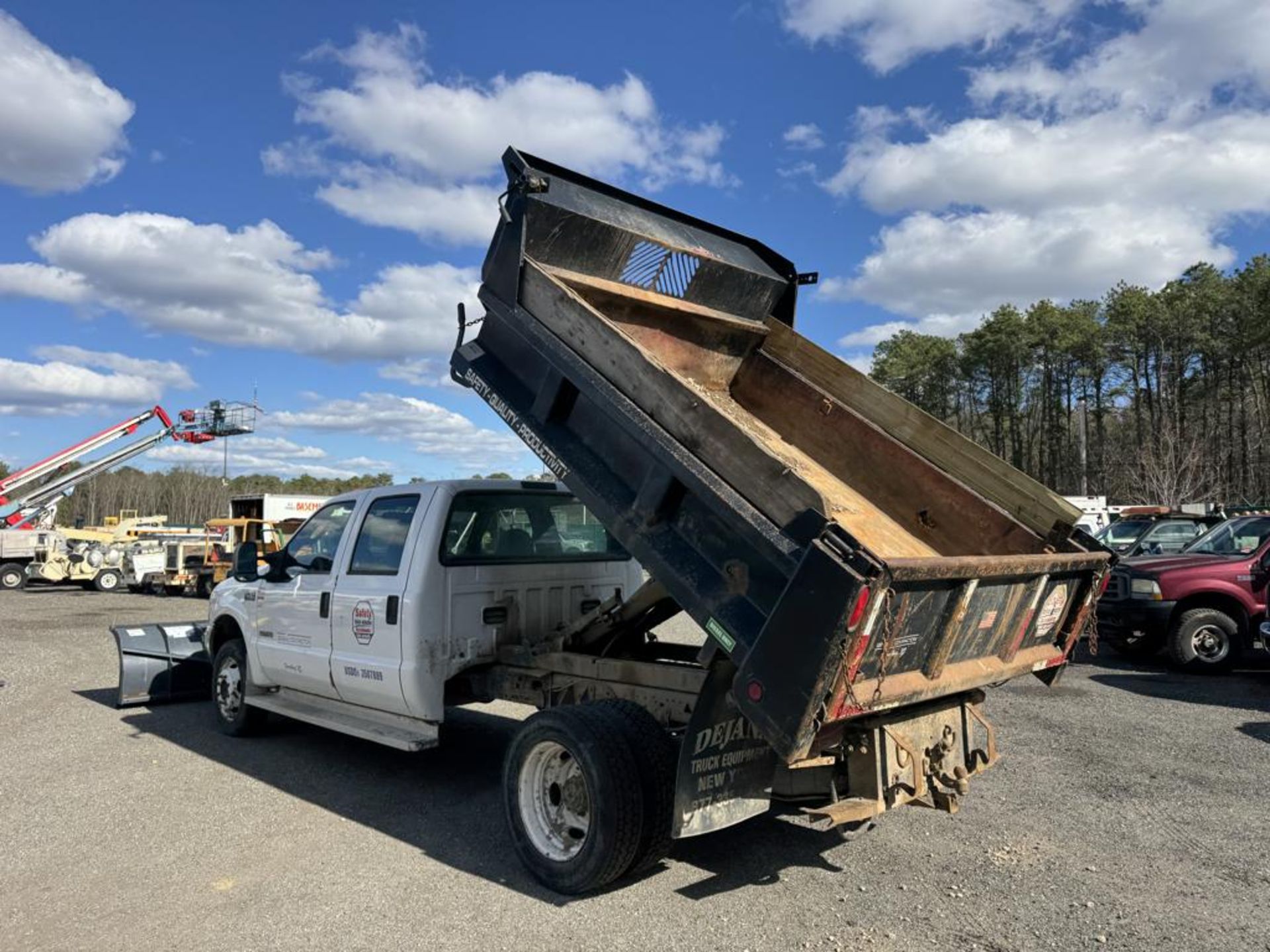 2004 Ford F-450 Mason Dump 4x4 w/ Plow - Image 6 of 32