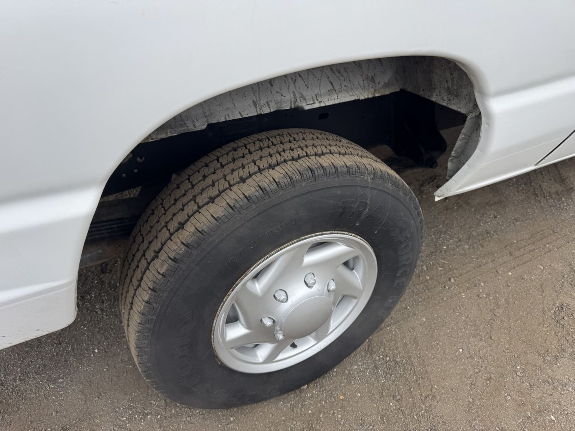 2008 Ford E-350 - Image 15 of 23