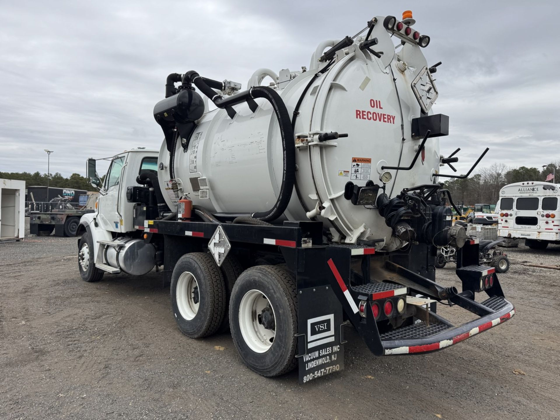 2004 Sterling L7500 Vacuum Loader Truck - Image 9 of 48