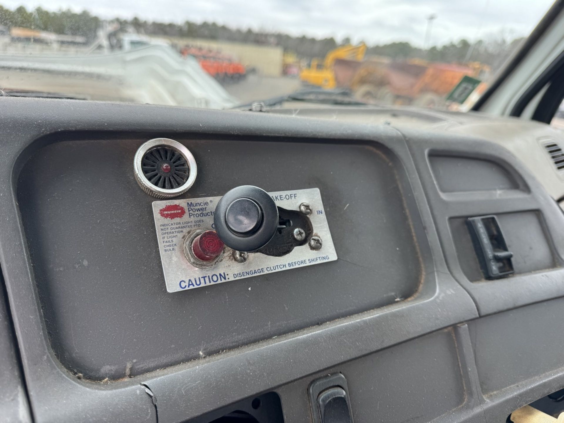 2004 Sterling L7500 Vacuum Loader Truck - Image 46 of 48